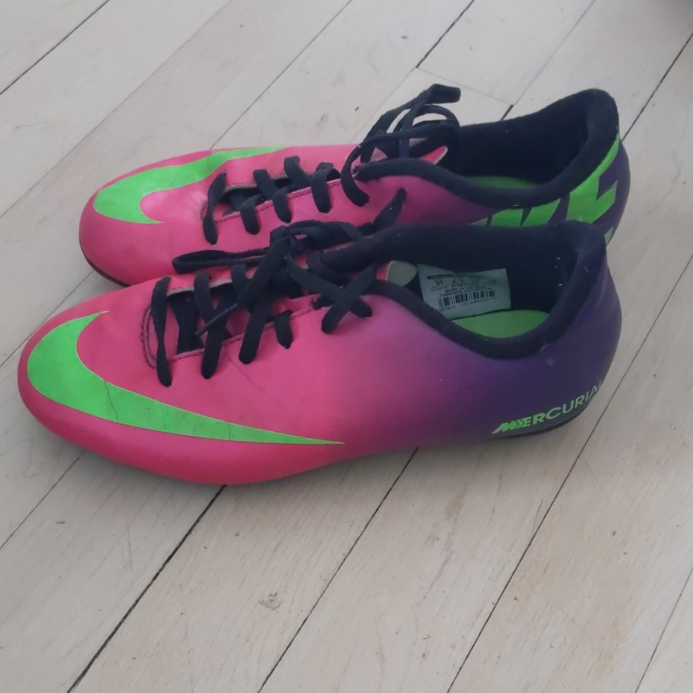 Girls soccer cleats